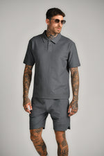 חולצה קצרה עם צווארון פולו