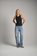 גופייה מבד אלסטי לנשים