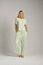 חולצת קרופ טופ סופט לנשים