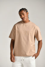 טישירט קצרה מעוצבת עם הדפס לוגו