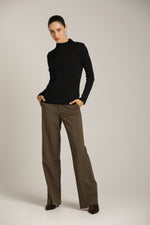 חולצת בייסיק צמודה עם צווארון גבוה | קנת קול