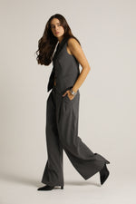 מכנסיים מחויטים בגזרה מתרחבת | קנת קול