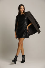 שמלה קצרה דמוי עור בגזרה ישרה | קנת קול