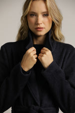 מעיל פורמל במראה צמרי בשילוב חגורה | קנת קול