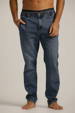 מכנסי ג'ינס במראה שטוף ובגזרת סלים | קנת קול