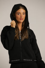 ג'קט עם סיומת גומי ממותגת | קנת קול