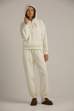 מכנסי טרנינג עם גומי בסיומת | קנת קול