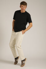 טישירט קצרה עם צוארון הנלי | קנת קול