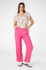 מכנסיים לנשים בצבע ורוד