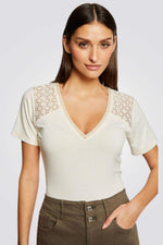 חולצת תחרה קצרה לנשים בצבע אבן - MASHBIR//365