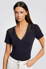 חולצת תחרה קצרה לנשים בצבע נייבי - MASHBIR//365