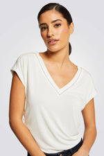 טישירט קצרה לנשים בצבע OFF WHITE - MASHBIR//365