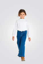 חולצה ארוכה לילדות בצבע לבן עם אפקט תחרה