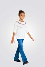 סוודר לילדות בצבע לבן עם עיטורי רקמה