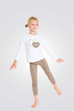 פיג'מה לילדות בצבע לבן ובז' הדפס לבבות