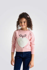 סוודר לילדות עם עיטורי סריגה