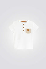 טישירט לתינוקות בצבע לבן עם כיס בחזה