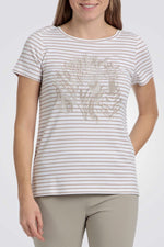 חולצת פסים בצבע בז' ולבן