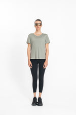 טישירט לנשים בצבע ירוק זית