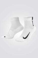 מארז שני זוגות גרבי קרסול מבית המותג NIKE, בד מנדף זיעה. רצועת קשת באמצע כף הרגל של הגרב המציעה התאמה נוחה, צמודה, ואידיאלית לריצה.
S - 34 - 38
M - 38 - 42
L - 42 - 46
XL - 46 - 50