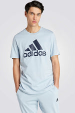 טישירט לגברים Essentials Single Jersey Big Logo בצבע תכלת