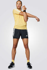 מכנסיים קצרים לגברים OWN THE RUN 3-STRIPES 2-IN-1 בצבע שחור