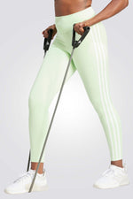 טייץ לנשים TRAIN ESSENTIALS 3-STRIPES HIGH-WAISTED 7/8 בצבע ירוק זוהר