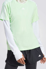 טישירט לנשים AEROREADY TRAIN ESSENTIALS 3-STRIPES בצבע ירוק זוהר