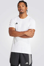 טישירט לגברים ESSENTIALS בצבע לבן
