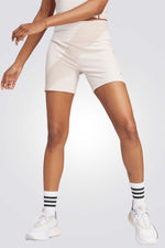 טייץ קצר לנשים LOUNGE RIBBED HIGH-WAIST BIKE בצבע לבן