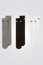 מארז 3 זוגות גרביי ספורט לגברים Everyday Lightweight בצבע שחור לבן ואפור