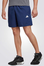 מכנסיים קצרים לגברים TRAIN ESSENTIALS WOVEN בצבע נייבי ולבן