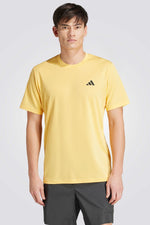 טישירט לגברים TRAIN ESSENTIALS BASE בצבע צהוב