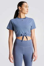 טישירט לנשים YOGA STUDIO WRAPPED בצבע כחול