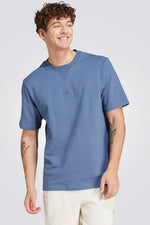 חולצה מבית המותג ADIDAS משלבת נוחות בלתי מתפשרת ואופנתיות יומיומית ומתאימה לכל לבוש שתבחרי . הרכב בד : 85% כותנה, 15% פוליאסטר ממוחזר פרנץ' טרי