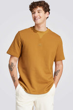 חולצה מבית המותג ADIDAS משלבת נוחות בלתי מתפשרת ואופנתיות יומיומית ומתאימה לכל לבוש שתבחרי . הרכב בד : 85% כותנה, 15% פוליאסטר ממוחזר פרנץ' טרי