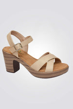 סנדלים מבית המותג LADY COMFORT בעלות סולייה פנימית שעוטפת את הרגל ומספקת נוחות בלתי מתפשרת , סולייה חיצונית ששומרת על הרגל בכל צעד גובה העקב כ- 7.5 ס"מ