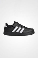 נעליים מבית המותג ADIDAS בעלות מדרסים מרופדים ששומרים על הרגל והופכים כל צעד לנוח במיוחד, שרוכים אלסטים עם סגירת סקוטש להתאמה מושלמת