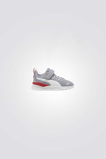 נעליים מבית המותג PUMA בעלות מדרס פנימי שמספק נוחות בלתי מתפשרת , ועוטף את הרגל שלהם ברכות בכל צעד וסגירת סקוטץ' להתאמה מושלמת.