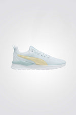 נעליים מבית המותג PUMA בעלות מדרס פנימי, שעוטף את הרגל והופך כל צעד לרך במיוחד. סולייה חיצונית, שמאפשרת אחיזה מלאה בקרקע