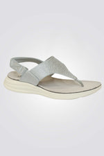 סנדלי נוחות לנשים עם אבזם בצבע כסוף