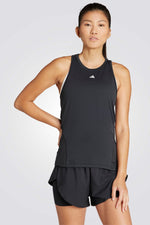 גופייה מבית המותג ADIDAS, עשויה מבד מנדף זיעה ששומר על הגוף שלך מאורר לאורך האימון