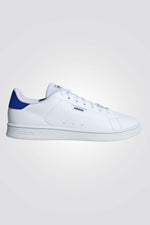 נעליים מבית המותג ADIDAS, בעלות מדרס פנימי רך במיוחד שעוטף את הרגל בנוחות בלתי מתפשרת. סולייה חיצונית עמידה שמספקת אחיזה מלאה בקרקע.