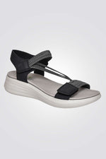 סנדלים מבית המותג LADY COMFORT בעלות מדרס פנימי רך במיוחד שעוטף את הרגל בנוחות בלתי מתפשרת. סולייה חיצונית עמידה שמספקת אחיזה מלאה בקרקע.