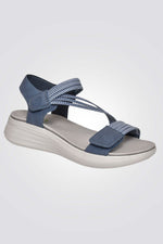 סנדלים מבית המותג LADY COMFORT בעלות מדרס פנימי רך במיוחד שעוטף את הרגל בנוחות בלתי מתפשרת. סולייה חיצונית עמידה שמספקת אחיזה מלאה בקרקע.