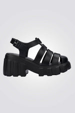 סנדלים מבית המותג MELLISA בעלות מדרס פנימי רך במיוחד שעוטף את הרגל בנוחות בלתי מתפשרת. סולייה חיצונית עמידה שמספקת אחיזה מלאה בקרקע. רצועה אחורית בסגירת אבזם להתאמה מושלמת.