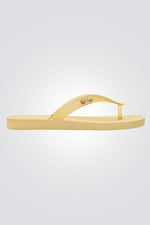 כפכפים מבית המותג MELLISA בעלות מדרס פנימי רך במיוחד שעוטף את הרגל בנוחות בלתי מתפשרת. סולייה חיצונית עמידה שמספקת אחיזה מלאה בקרקע