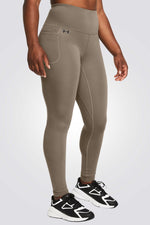 טייץ מבית המותג UNDER ARMOUR , בעל מותן אלסטית להתאמה מושלמת. כיס צד, לשמירה על מכשיר הטלפון שלך.