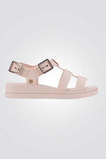 סנדלים מבית המותג ZAXY , בעלות רצועה קדמית ואחורית בסגירת אבזם להתאמה מושלמת