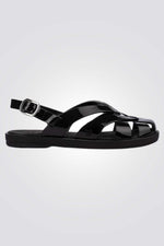 סנדלים מבית המותג ZAXY , בעלות רצועה קדמית ואחורית בסגירת אבזם להתאמה מושלמת